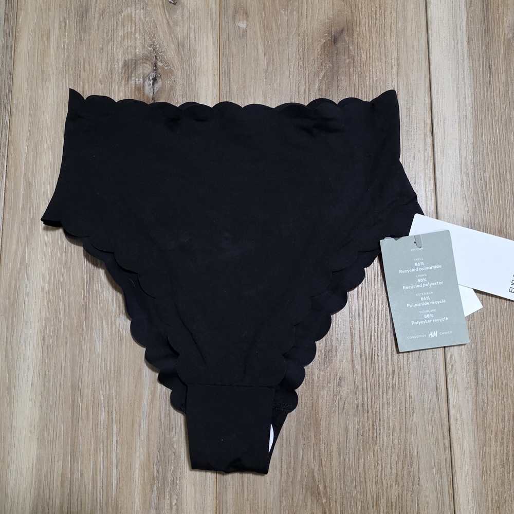 H&M Black Scalloped Bottoms Size 2